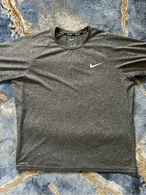 Nike Men's Short Sleeve Heather Gray Athletic Tee